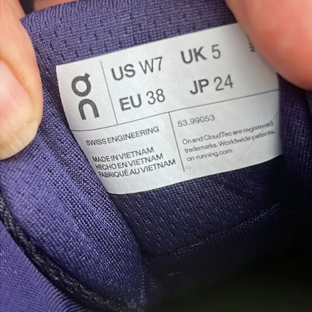 ON Running Women's Cloudtrax Hiking Boots, Reseda - Bright Lavender
